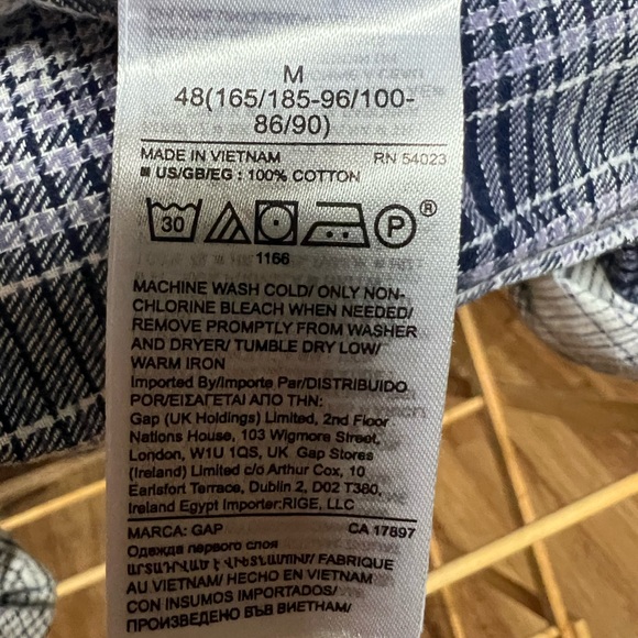Gap long sleeve button down shirts - Picture 3 of 3